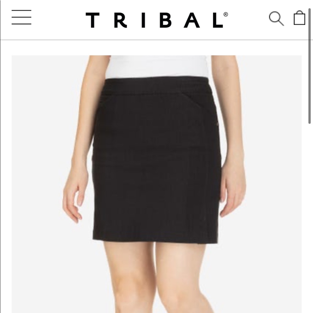 Tribal Fashion black pull-on skort with pockets